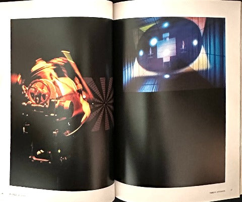 ウッディ・ヴァズルカ ザ・ブラザーフッド インタラクティヴ・メディアによる6つのインスタレーション