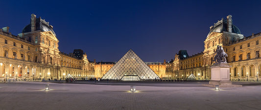 Courtyard of the Louvre Museum with its pyramid by Benh LIEU SONG (Flickr)